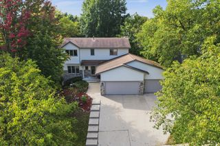 2112 Parkwood Hills Drive NE, Rochester, MN 55906
