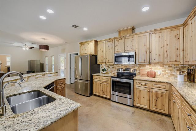 115 Mokulua LN, Bastrop, TX 78602