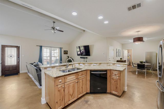 115 Mokulua LN, Bastrop, TX 78602