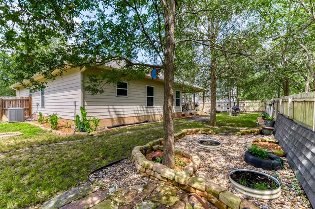115 Mokulua LN, Bastrop, TX 78602