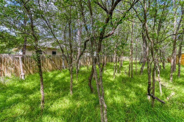 115 Mokulua LN, Bastrop, TX 78602