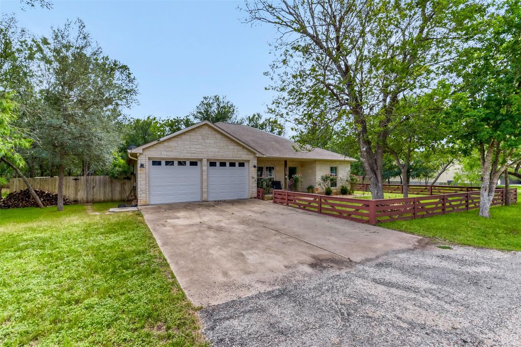 115 Mokulua LN, Bastrop, TX 78602