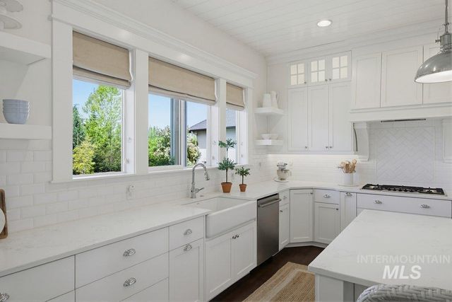 939 S Lake Pointe Way, Eagle, ID 83616
