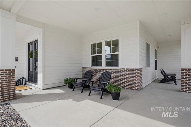 939 S Lake Pointe Way, Eagle, ID 83616