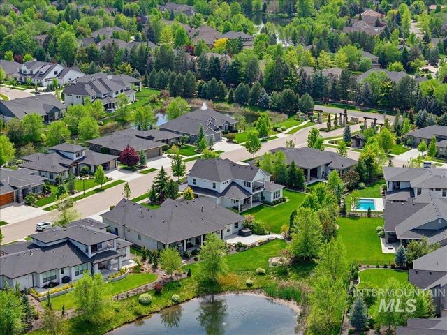 939 S Lake Pointe Way, Eagle, ID 83616