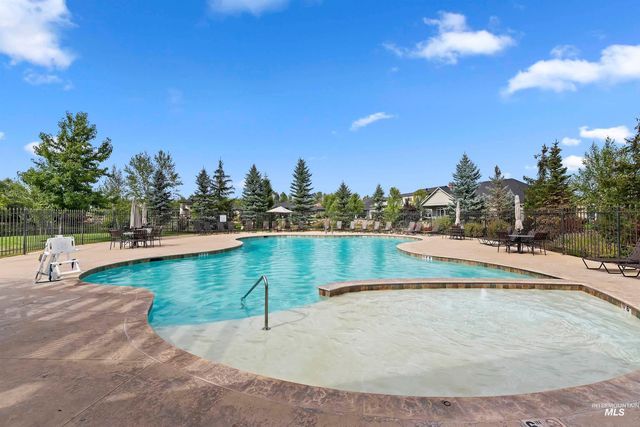939 S Lake Pointe Way, Eagle, ID 83616