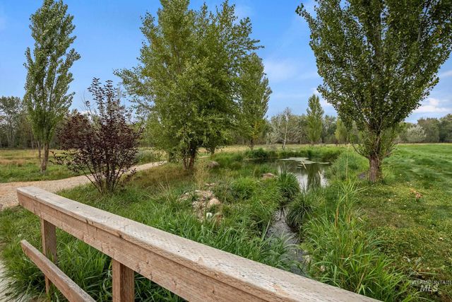 939 S Lake Pointe Way, Eagle, ID 83616