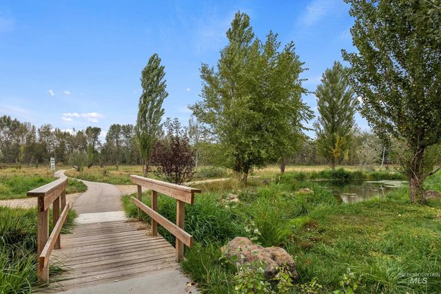 939 S Lake Pointe Way, Eagle, ID 83616