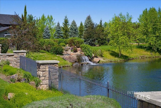 939 S Lake Pointe Way, Eagle, ID 83616