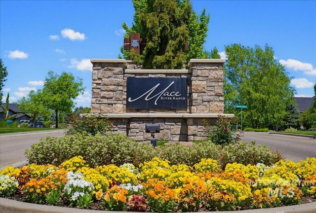 939 S Lake Pointe Way, Eagle, ID 83616