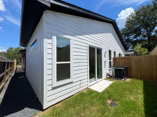 4414 Elmwood Street A, Houston, TX 77051