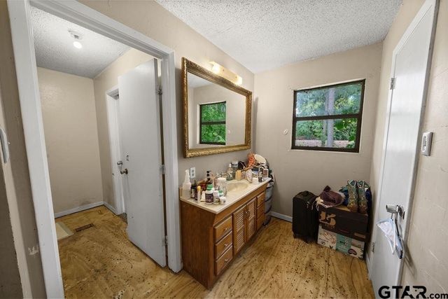 20624 Hewitt Cir, Chandler, TX 75758