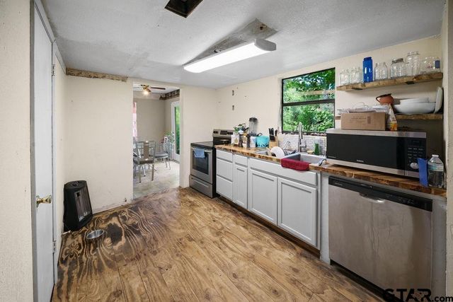 20624 Hewitt Cir, Chandler, TX 75758