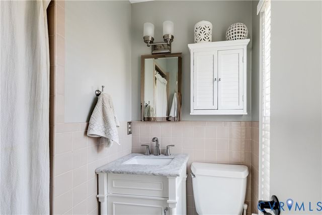 2221 Autumn Oaks Ln, Powhatan, VA 23139