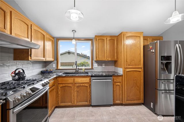 1981 NE 11th Ave, Oak Harbor, WA 98277