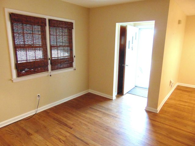 16 VARMAR DR, New Castle, DE 19720