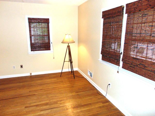 16 VARMAR DR, New Castle, DE 19720