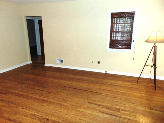 16 VARMAR DR, New Castle, DE 19720