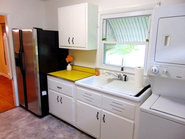 16 VARMAR DR, New Castle, DE 19720