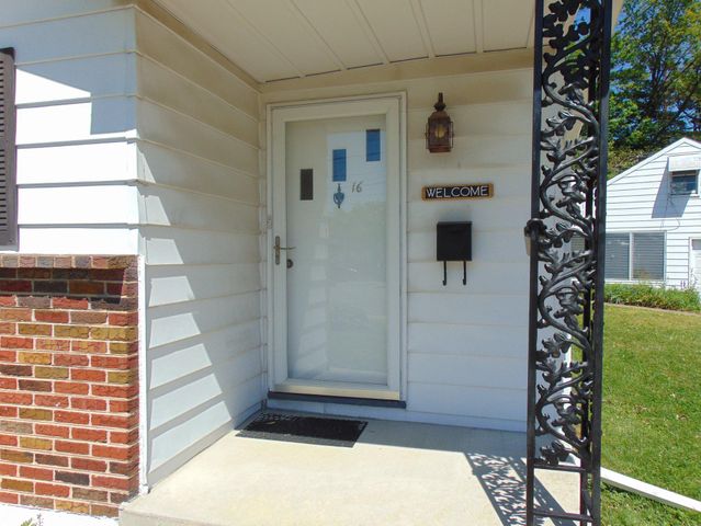 16 VARMAR DR, New Castle, DE 19720
