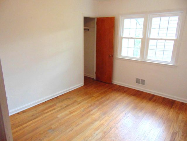 16 VARMAR DR, New Castle, DE 19720