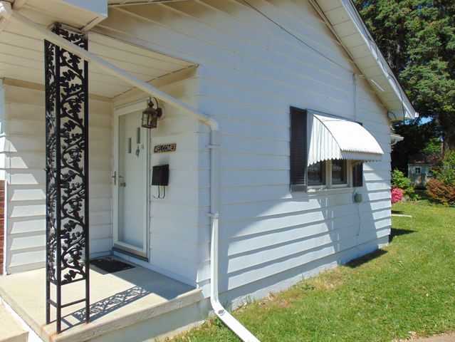 16 VARMAR DR, New Castle, DE 19720