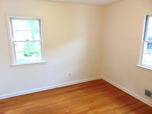 16 VARMAR DR, New Castle, DE 19720
