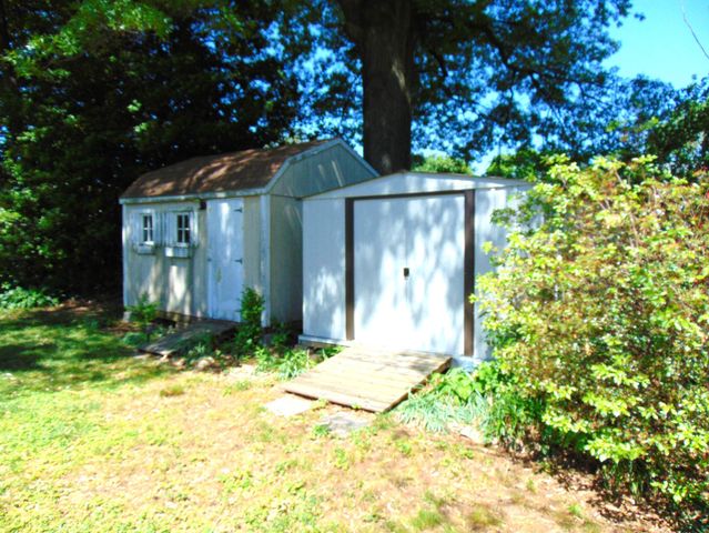 16 VARMAR DR, New Castle, DE 19720