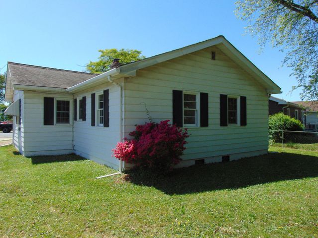 16 VARMAR DR, New Castle, DE 19720