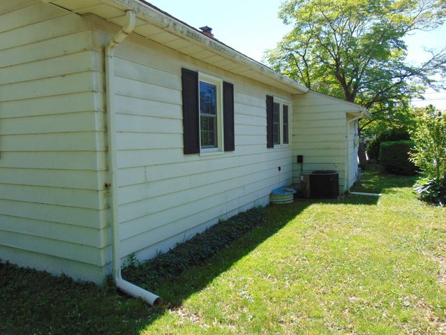 16 VARMAR DR, New Castle, DE 19720