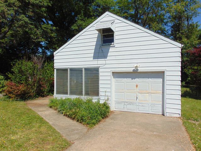 16 VARMAR DR, New Castle, DE 19720