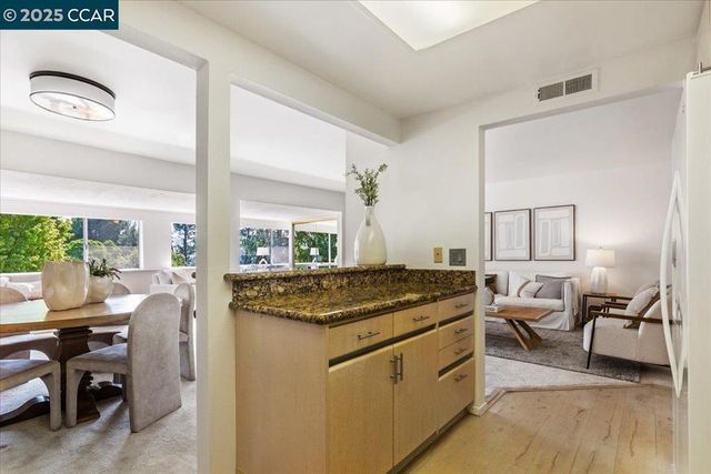 2224 Pine Knoll Dr 1, Walnut Creek, CA 94595