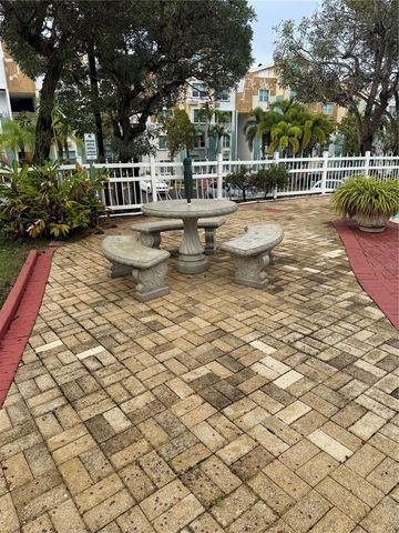 7-21 BOULEVARD DE LA MEDIA LUNA 7-21, Carolina, PR 00987