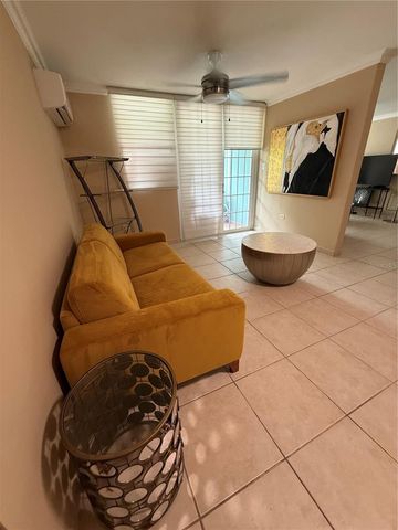 7-21 BOULEVARD DE LA MEDIA LUNA 7-21, Carolina, PR 00987