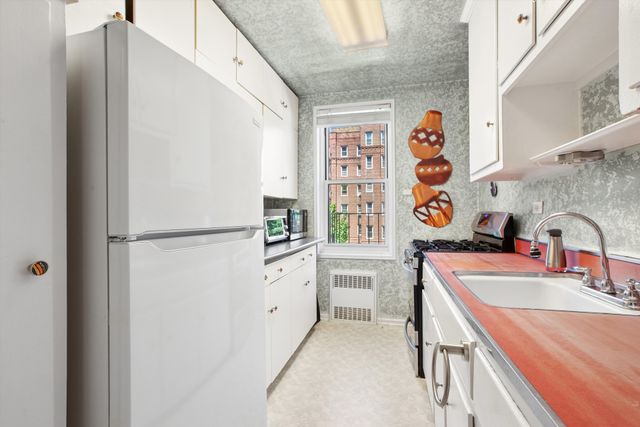 11220 72nd Dr Apt C27, New York City, NY 11375