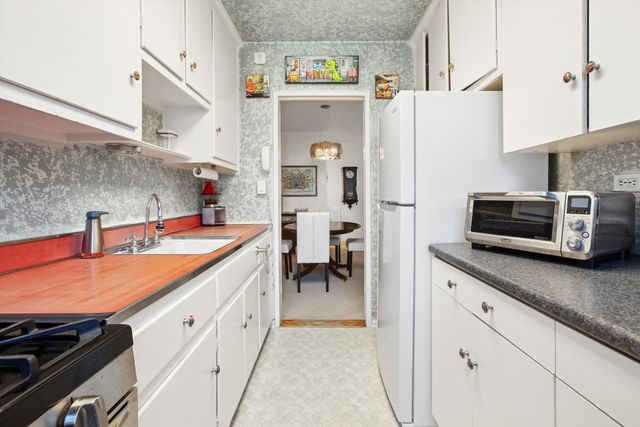 11220 72nd Dr Apt C27, New York City, NY 11375
