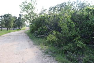 320 Hillcrest LN, Dale, TX 78616
