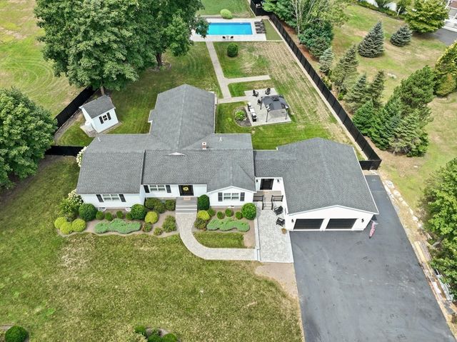 3 Clay Street, Middleboro, MA 02346