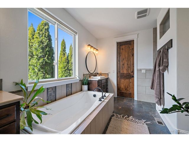 5771 Last Pointe Dr, Windsor, CO 80550