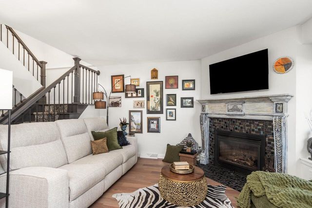 5335 S Sutton PLACE, Greenfield, WI 53221