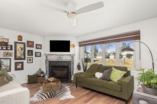 5335 S Sutton PLACE, Greenfield, WI 53221