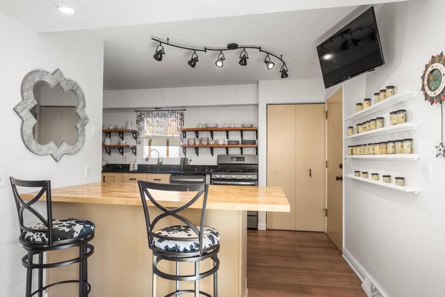 5335 S Sutton PLACE, Greenfield, WI 53221