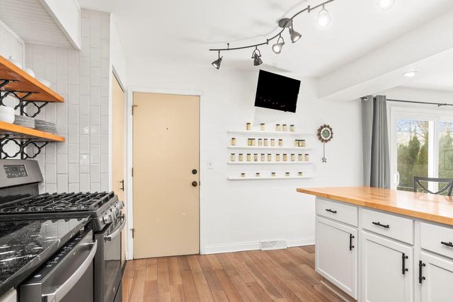 5335 S Sutton PLACE, Greenfield, WI 53221