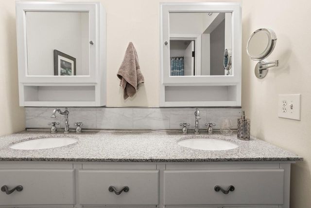 5335 S Sutton PLACE, Greenfield, WI 53221