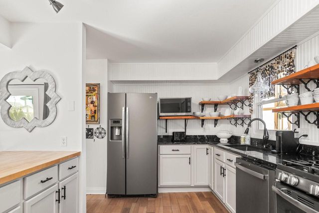 5335 S Sutton PLACE, Greenfield, WI 53221