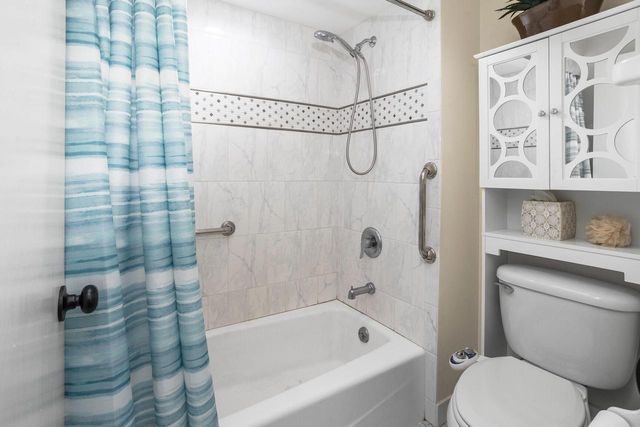 5335 S Sutton PLACE, Greenfield, WI 53221