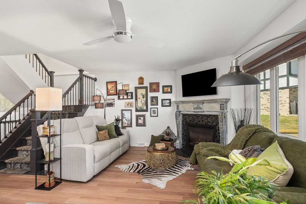 5335 S Sutton PLACE, Greenfield, WI 53221