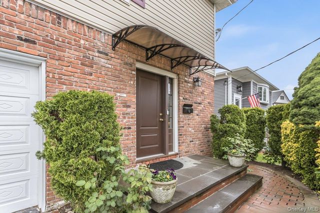 22 Wood Street, Lynbrook, NY 11563