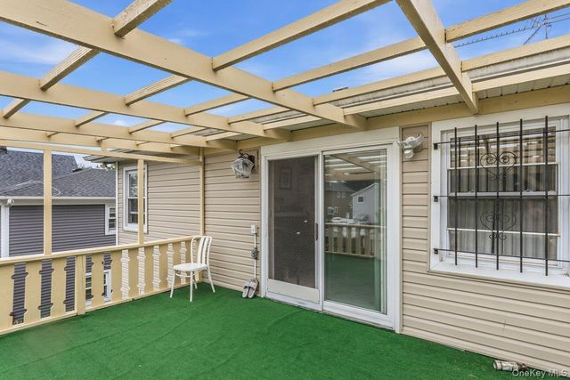 22 Wood Street, Lynbrook, NY 11563