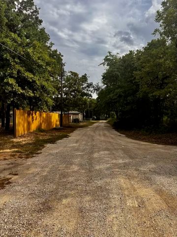 132 Prewitt Street, Mabank, TX 75156